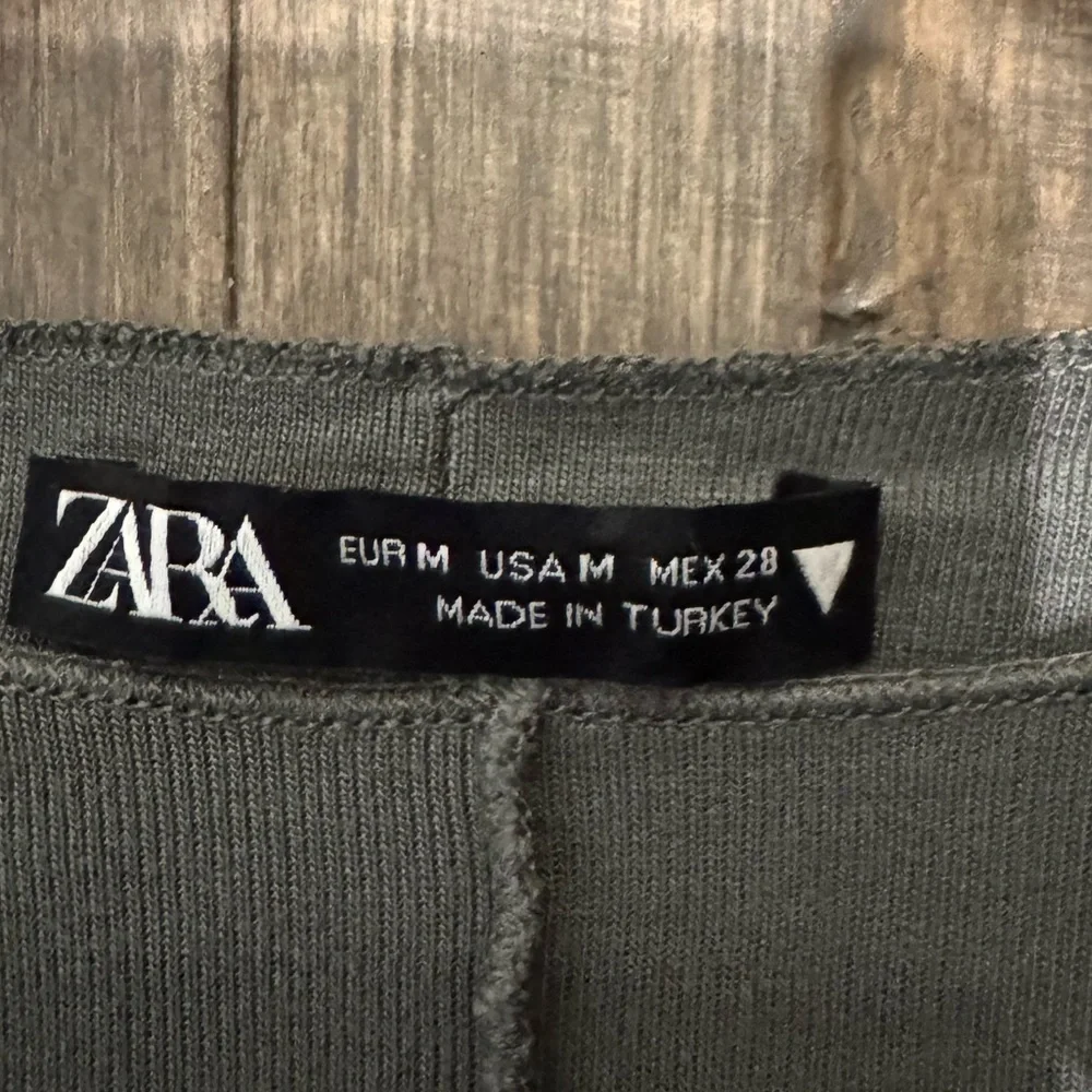 ZARA Olive Gray Long Sleeve Cropped Top Size Medium